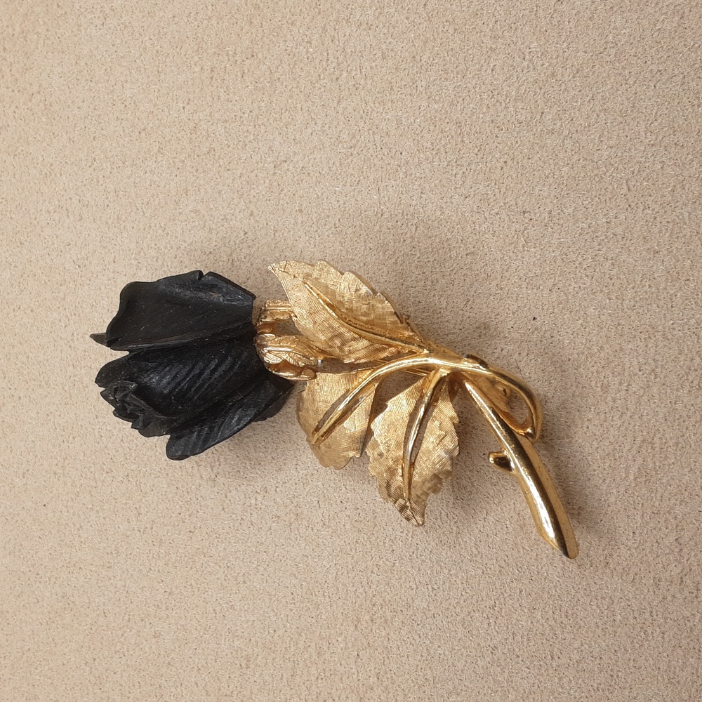 Unique Vintage Boucher Black and Gold Rose Brooch - Excellent Used Condition